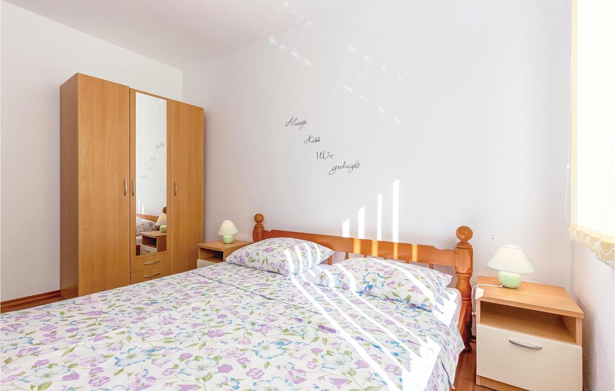 Awesome Apartment In Dobrinj With Wifi Dış mekan fotoğraf